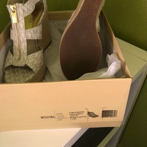 Ladies Michael Kors sz 7.5 vanilla color wedge.